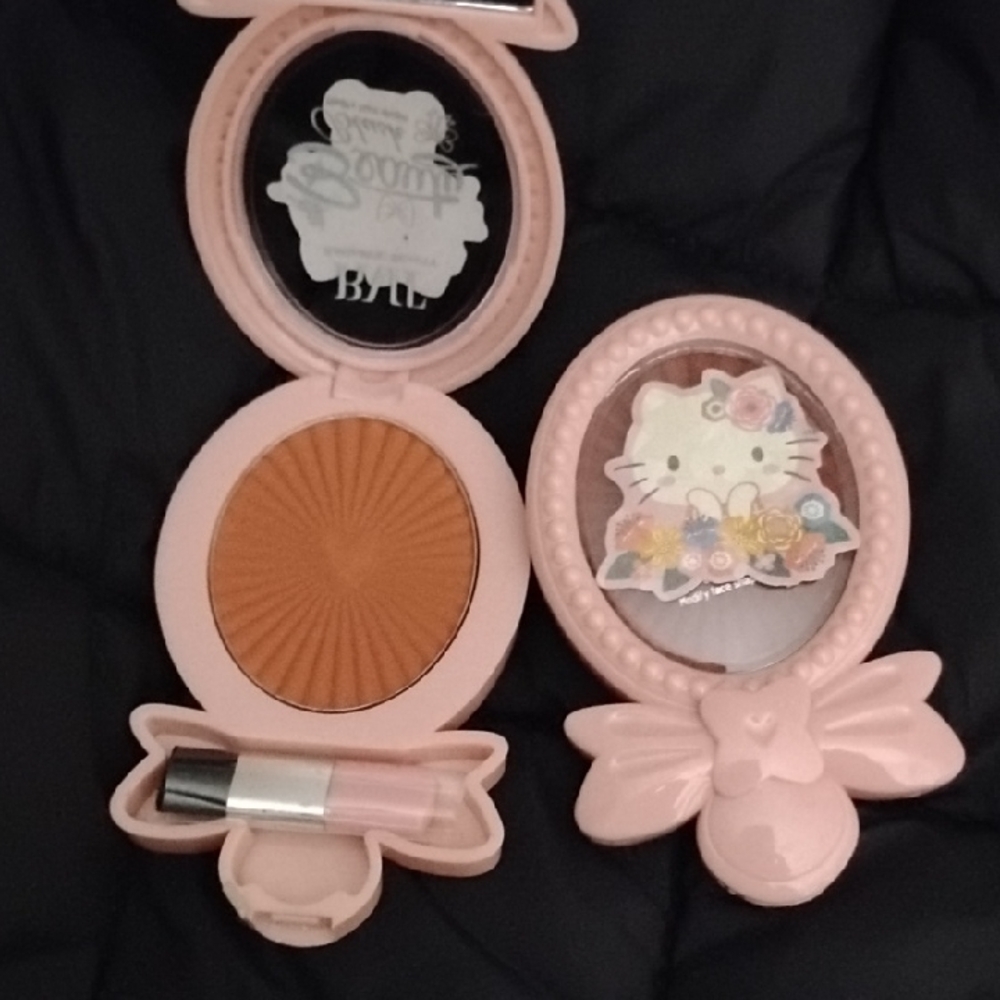 Hello Kitty Pink Compact with Brush